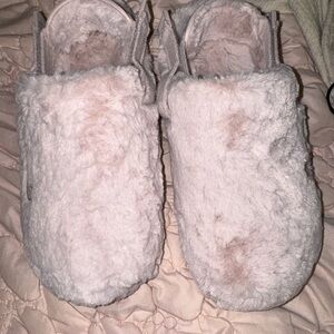 Nike Women's Fluffy Slippers - Light Pink